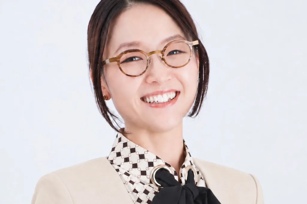 笑顔でお迎えする女性スタッフ